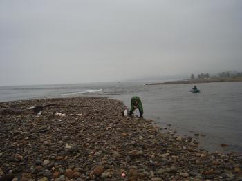 Рыбаки в месте впадения Мишихи в Байкал